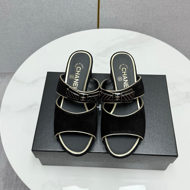 CC DOUBLE-STRAP HEELS 25S IN BLACK SUEDE