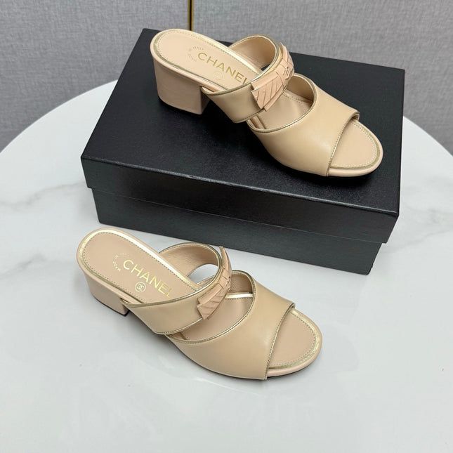 CC DOUBLE-STRAP HEELS 25S IN BEIGE CALFSKIN