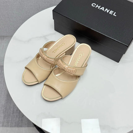 CC DOUBLE-STRAP HEELS 25S IN BEIGE CALFSKIN