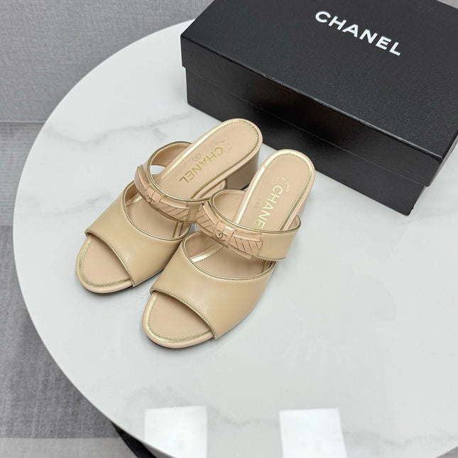 CC DOUBLE-STRAP HEELS 25S IN BEIGE CALFSKIN