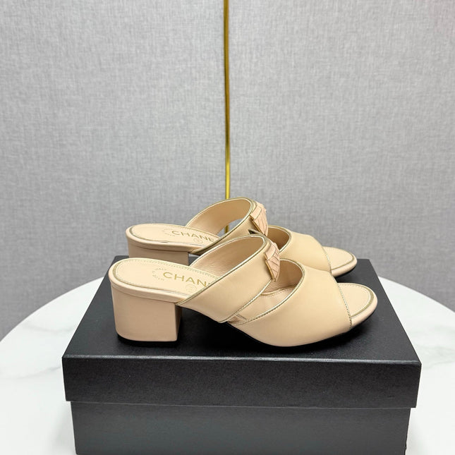 CC DOUBLE-STRAP HEELS 25S IN BEIGE CALFSKIN
