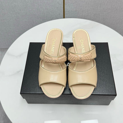 CC DOUBLE-STRAP HEELS 25S IN BEIGE CALFSKIN