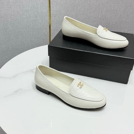 CC LOAFERS 25S IN WHITE CALFSKIN GOLD HARDWARE WITH STONES