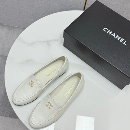 CC LOAFERS 25S IN WHITE CALFSKIN GOLD HARDWARE WITH STONES