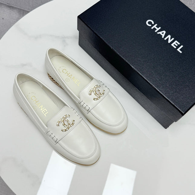 CC LOAFER 25S IN WHITE LAMBSKIN WITH GOLD HARDWARE