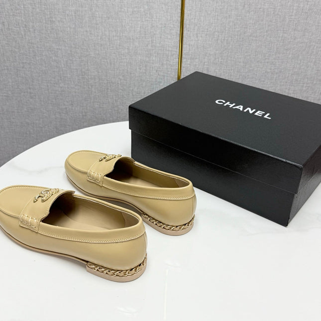 CC LOAFER 25S IN WARM BEIGE LAMBSKIN WITH GOLD HARDWARE