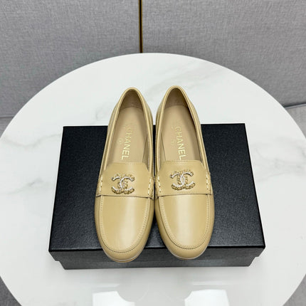 CC LOAFER 25S IN WARM BEIGE LAMBSKIN WITH GOLD HARDWARE