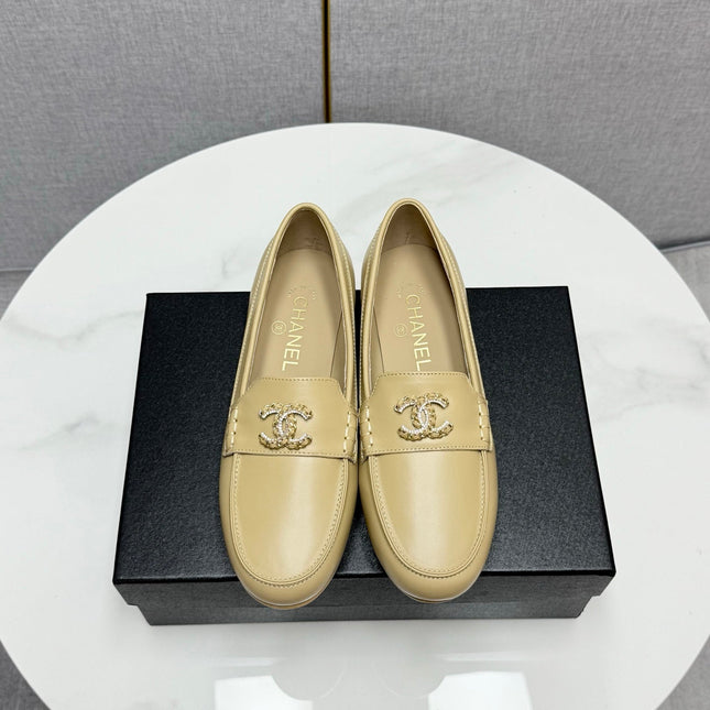 CC LOAFER 25S IN WARM BEIGE LAMBSKIN WITH GOLD HARDWARE