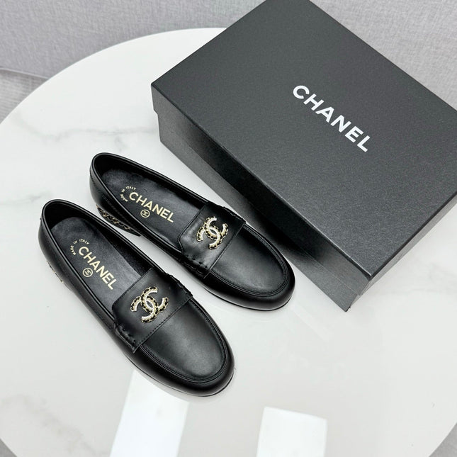 CC LOAFER 25S IN BLACK LAMBSKIN WITH GOLD HARDWARE