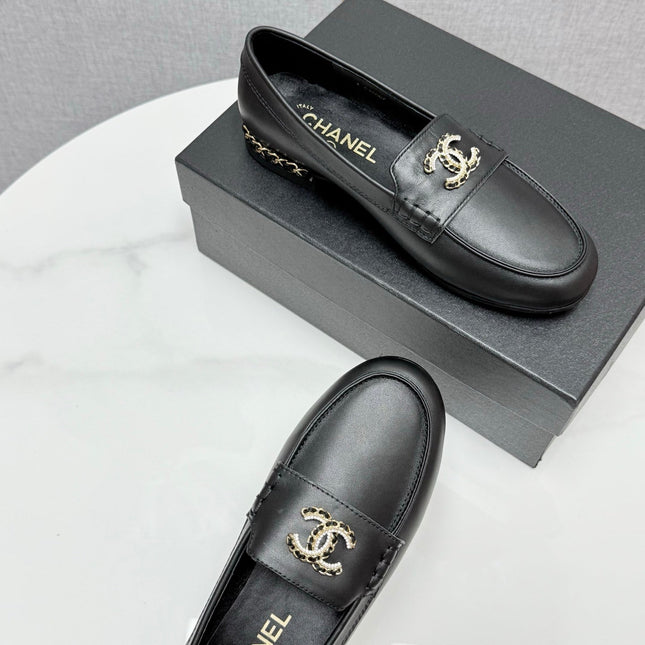 CC LOAFER 25S IN BLACK LAMBSKIN WITH GOLD HARDWARE