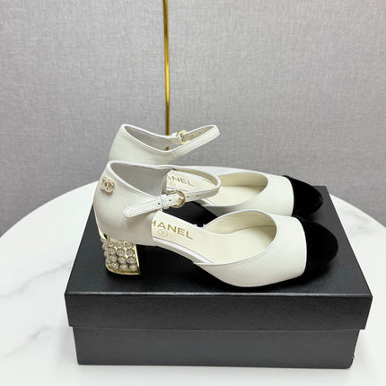 CC MARY JANE HEELS 25S IN WHITE LAMBSKIN AND BLACK SUEDE WITH PEARL HEEL STYLE 7