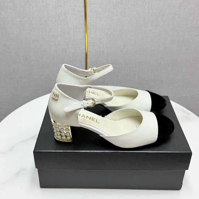 CC MARY JANE HEELS 25S IN WHITE LAMBSKIN AND BLACK SUEDE WITH PEARL HEEL STYLE 7