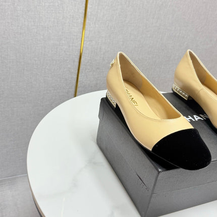 CC BALLET FLATS 25S IN BEIGE LAMBSKIN AND BLACK SUEDE WITH PEARL HEEL