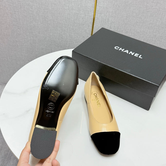 CC BALLET FLATS 25S IN BEIGE LAMBSKIN AND BLACK SUEDE WITH PEARL HEEL