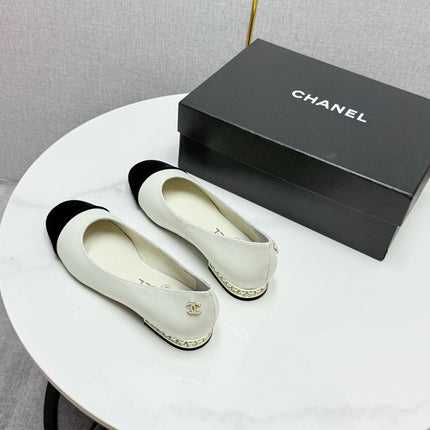 CC BALLET FLATS 25S IN WHITE LAMBSKIN AND BLACK SUEDE WITH PEARL HEEL