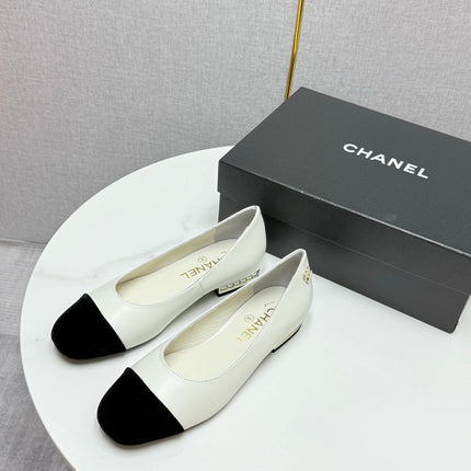 CC BALLET FLATS 25S IN WHITE LAMBSKIN AND BLACK SUEDE WITH PEARL HEEL