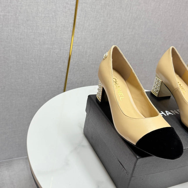 CC HIGH HEEL 25S IN BEIGE LAMBSKIN AND BLACK SUEDE WITH PEARL HEEL STYLE 4