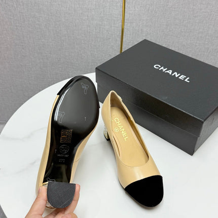 CC HIGH HEEL 25S IN BEIGE LAMBSKIN AND BLACK SUEDE WITH PEARL HEEL STYLE 4