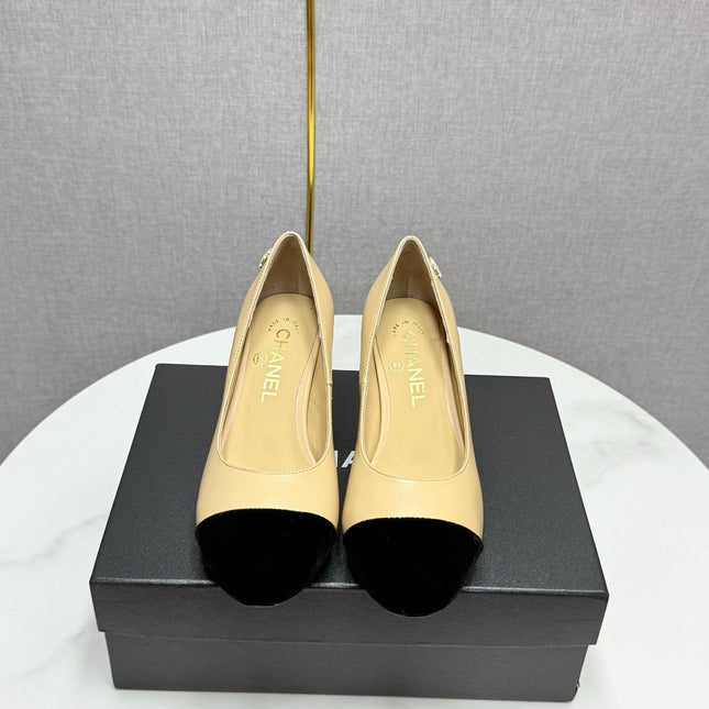 CC HIGH HEEL 25S IN BEIGE LAMBSKIN AND BLACK SUEDE WITH PEARL HEEL STYLE 4