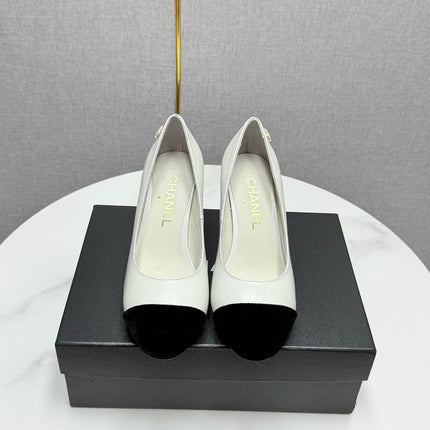 CC HIGH HEEL 25S IN WHITE LAMBSKIN AND BLACK SUEDE WITH PEARL HEEL STYLE 2