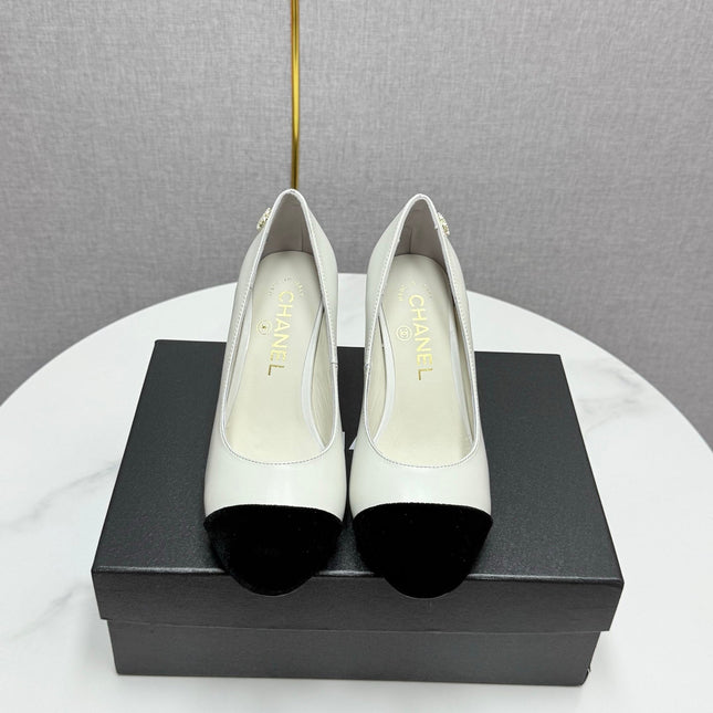 CC HIGH HEEL 25S IN WHITE LAMBSKIN AND BLACK SUEDE WITH PEARL HEEL STYLE 2