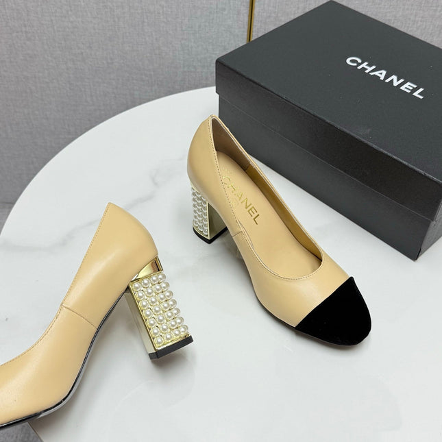 CC HIGH HEEL 25S IN BEIGE LAMBSKIN AND BLACK SUEDE WITH PEARL HEEL STYLE 1