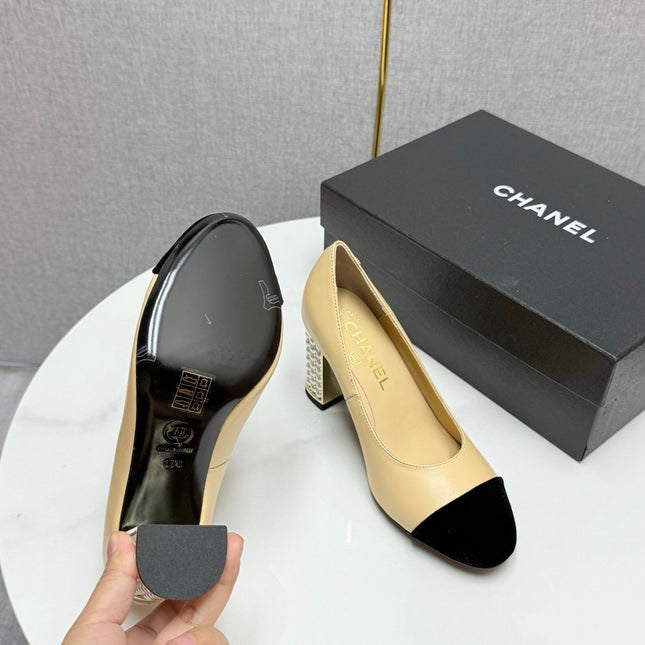 CC HIGH HEEL 25S IN BEIGE LAMBSKIN AND BLACK SUEDE WITH PEARL HEEL STYLE 1