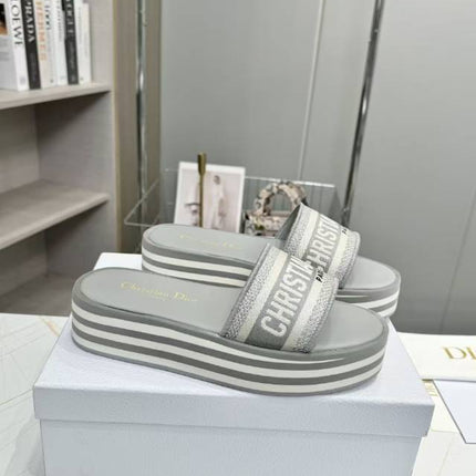 CD DWAY PLATFORM SLIDE IN GRAY AND WHITE COTTON STRIPED SOLE