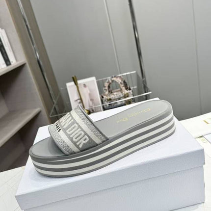 CD DWAY PLATFORM SLIDE IN GRAY AND WHITE COTTON STRIPED SOLE