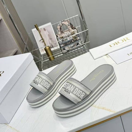 CD DWAY PLATFORM SLIDE IN GRAY AND WHITE COTTON STRIPED SOLE
