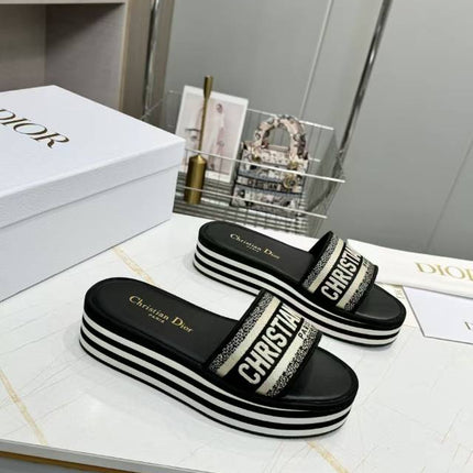 CD DWAY PLATFORM SLIDE IN BLACK AND WHITE COTTON EMBOSSED LOGO