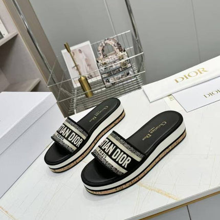 CD DWAY PLATFORM SLIDE IN BLACK AND WHITE COTTON EMBOSSED LOGO