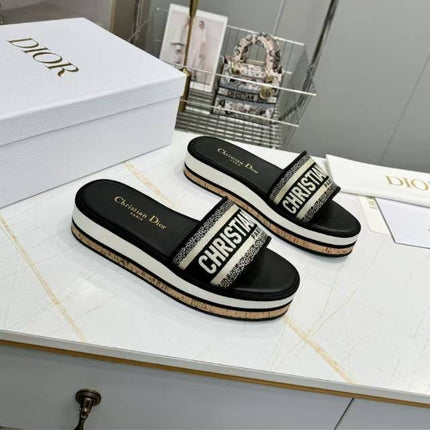 CD DWAY PLATFORM SLIDE IN BLACK AND WHITE COTTON EMBOSSED LOGO