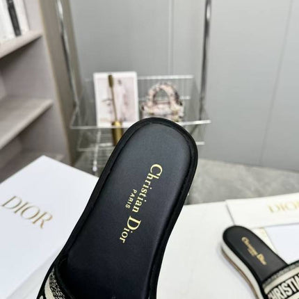 CD DWAY PLATFORM SLIDE IN BLACK AND WHITE COTTON EMBOSSED LOGO