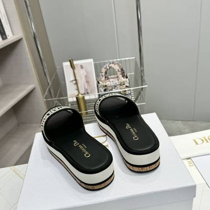 CD DWAY PLATFORM SLIDE IN BLACK AND WHITE COTTON EMBOSSED LOGO