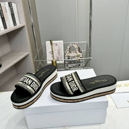 CD DWAY PLATFORM SLIDE IN BLACK AND WHITE COTTON EMBOSSED LOGO