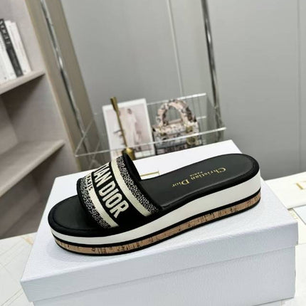 CD DWAY PLATFORM SLIDE IN BLACK AND WHITE COTTON EMBOSSED LOGO