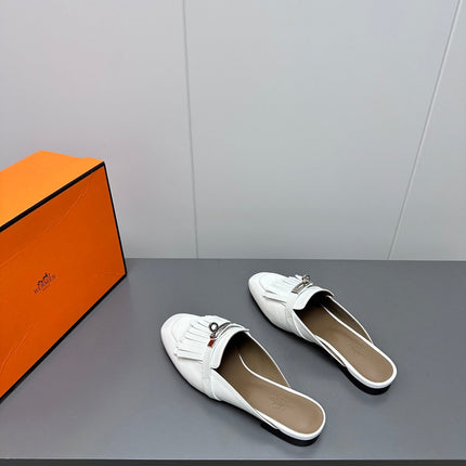 0Z MULE IN WHITE LAMBSKIN WITH FRINGE DETAIL