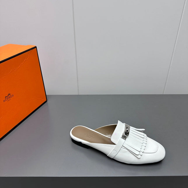 0Z MULE IN WHITE LAMBSKIN WITH FRINGE DETAIL