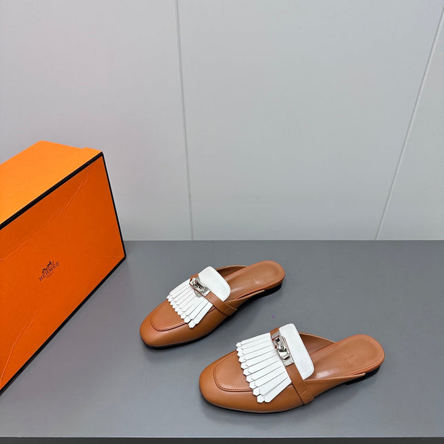 0Z MULE IN BRONZE BROWN LAMBSKIN WITH WHITE FRINGE DETAIL