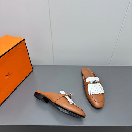 0Z MULE IN BRONZE BROWN LAMBSKIN WITH WHITE FRINGE DETAIL