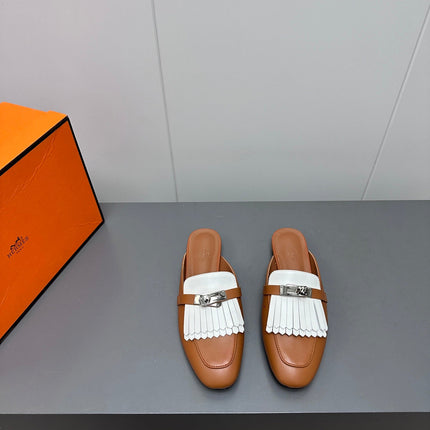 0Z MULE IN BRONZE BROWN LAMBSKIN WITH WHITE FRINGE DETAIL