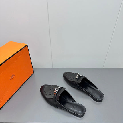 0Z MULE IN BLACK LAMBSKIN WITH FRINGE DETAIL