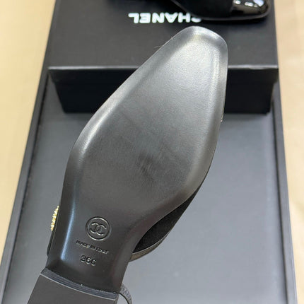 CC SLINGBACK 25S IN BLACK SUEDE AND GLOSSY LEATHER WITH LOGO