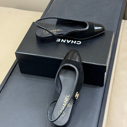 CC SLINGBACK 25S IN BLACK SUEDE AND GLOSSY LEATHER WITH LOGO