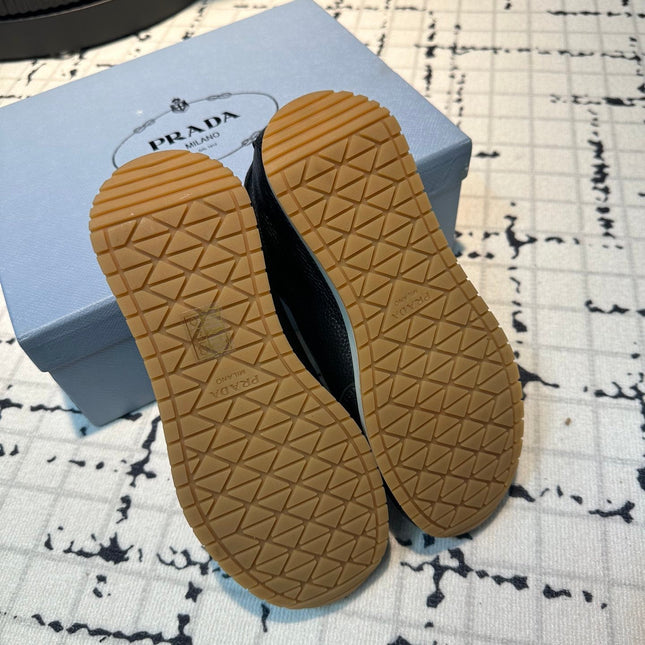 PRA TRIANGLE LOGO SNEAKERS BLACK CALFSKIN