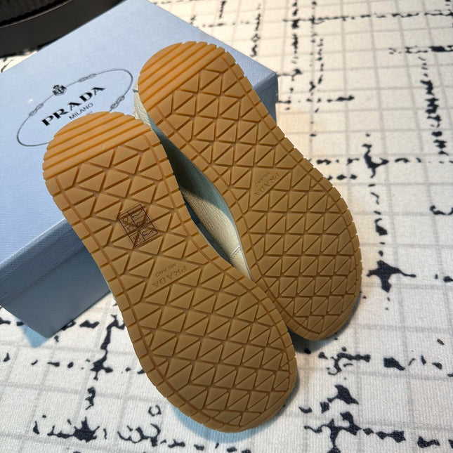 PRA TRIANGLE LOGO SNEAKERS LIGHT GRAY CALFSKIN