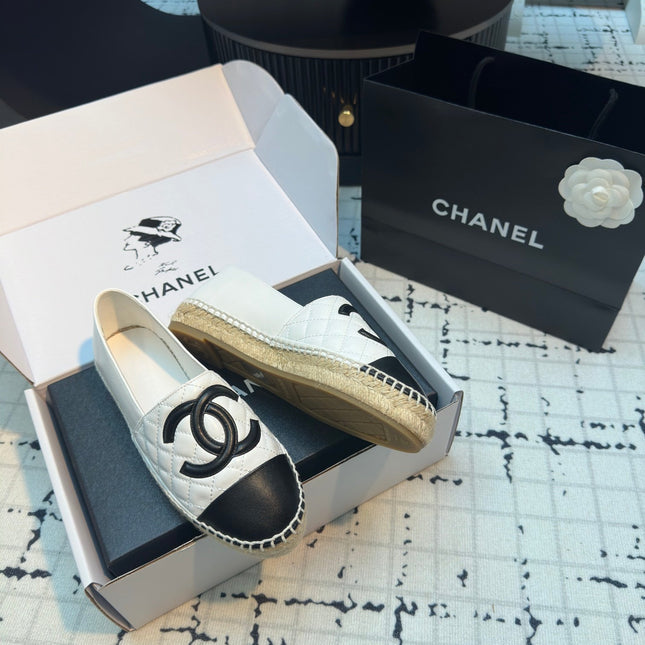 ESPADRILLES LOAFERS IN WHITE LAMBSKIN WITH BLACK LOGO