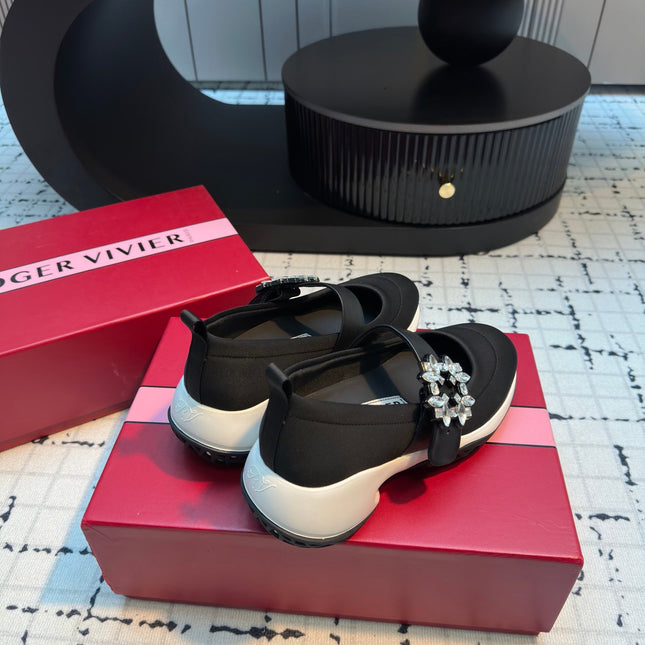 VIV' RUN BALLERINAS IN BLACK FABRIC