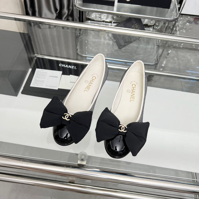 CHANEL 25S ROUND TOE BALLET FLATS WITH A BOW IN STRIPED PATTERN CALFSKIN